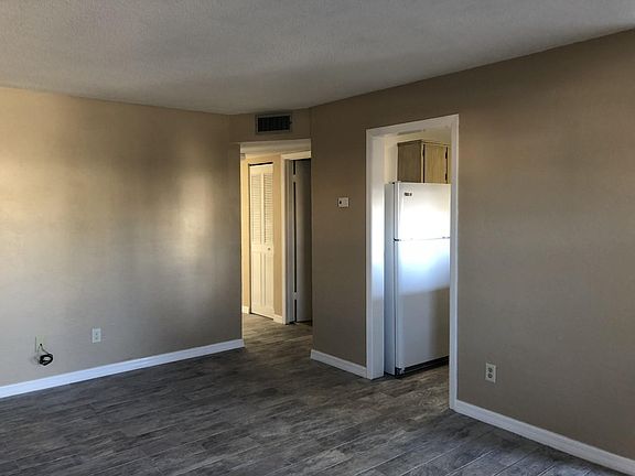 3rd image of 410 Auburn Dr APT 3