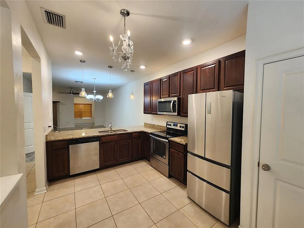 2 bed, 2.5 bath, 1669 sqft, $2,000 — Photo 4
