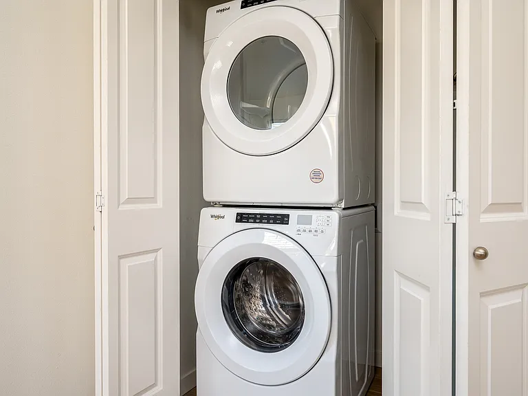 The Banks | Washer & Dryer