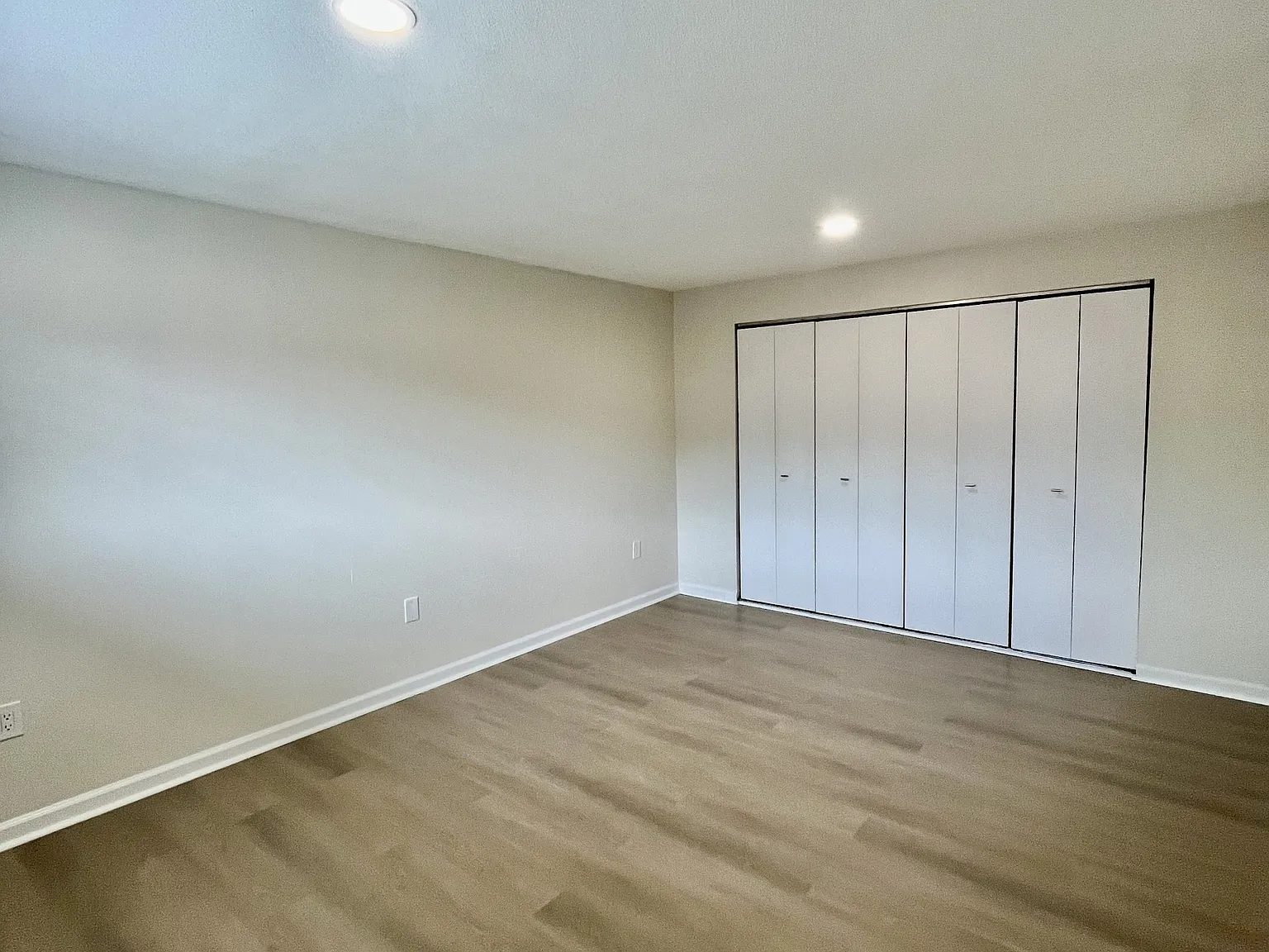Fernwood Apartments — Photo 3