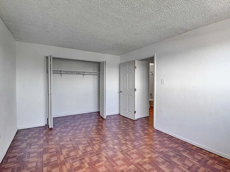 10444 E 14th Ave — Photo 20