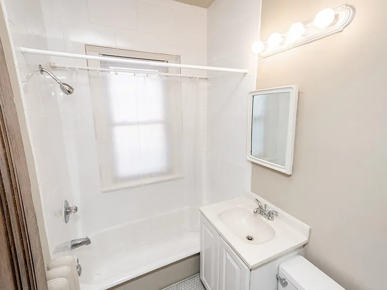 Fremont Apartments — Photo 12