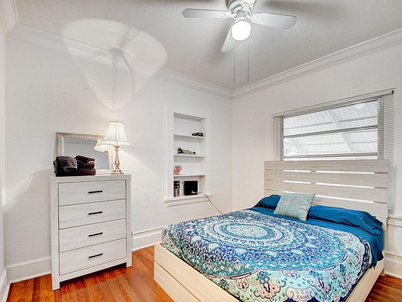 3rd image of 325.1 N L St