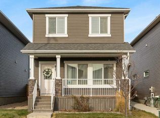 837 W Lakeview Dr, Chestermere, AB T1X 1Z5