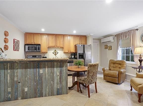 3rd image of 3211 Prytania St APT 7