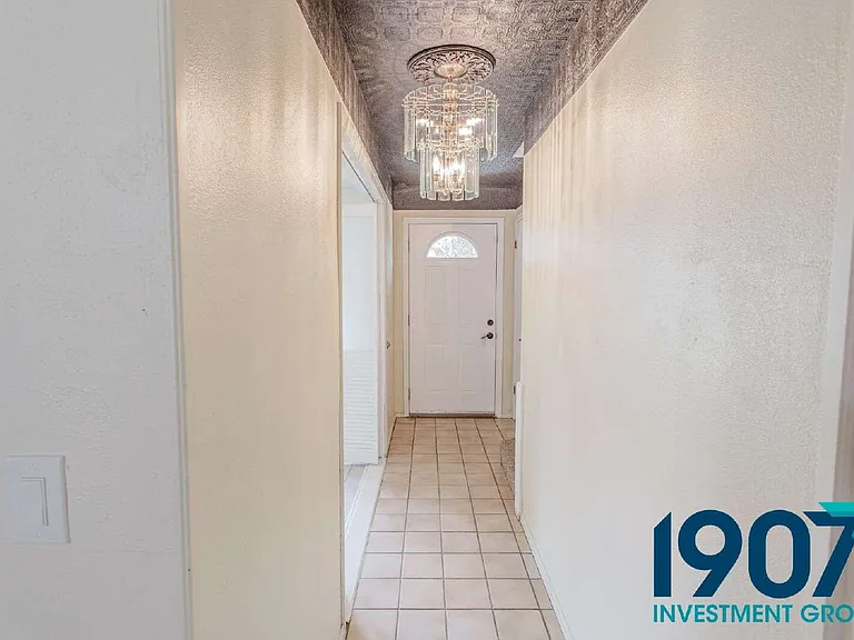 9212 S McKinley Ave — Photo 6