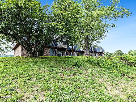 3rd image of 204 Midtown Ln