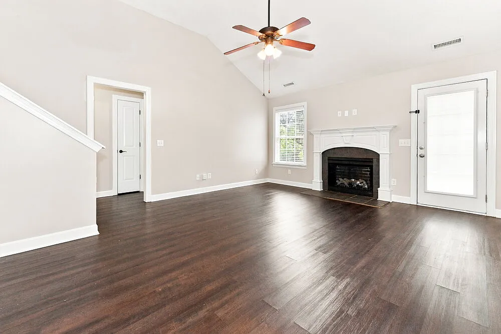 4 bed, 3.0 bath, 1799 sqft, $2,590 — Photo 4