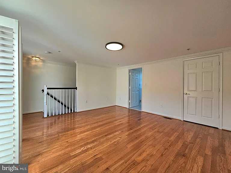 315 Hearthstone Mews — Photo 32