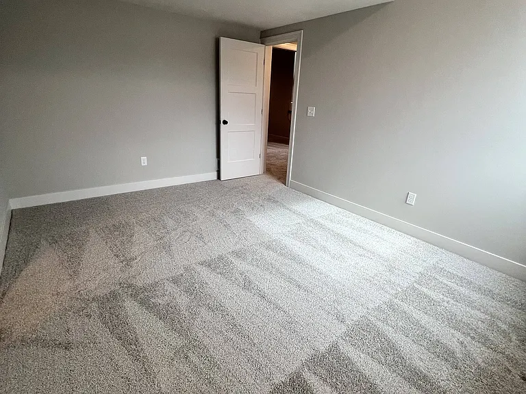11009 S Millstone Dr — Photo 44