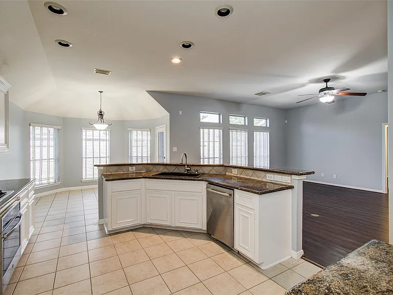 14731 Raven Hollow Ln — Photo 9