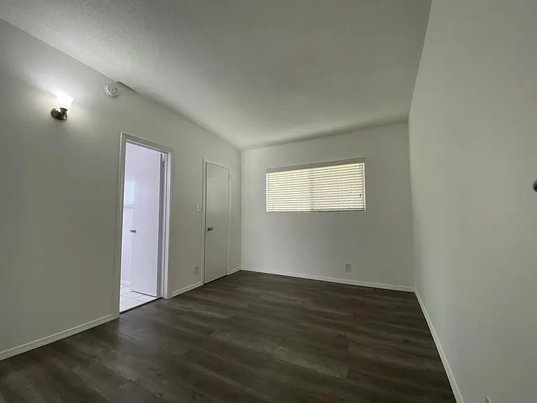 241 4th Ave #10 — Photo 8