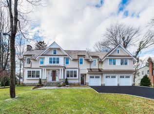 18 Lake Dr, Riverside, CT 06878