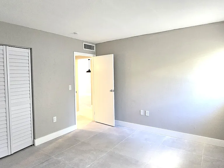 717 SW 75th St #108 — Photo 16