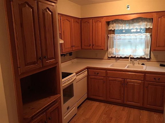 4th image of 1416 Meadowbrook Ln