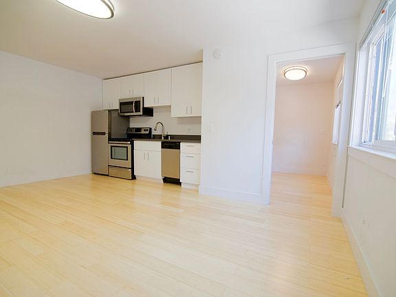 5th image of 152 Lincoln Ave APT 6