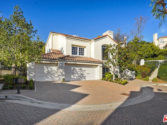 2nd image of 2424 Cobham Ct