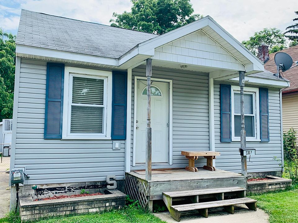 2nd image of 2317 Forest Ave