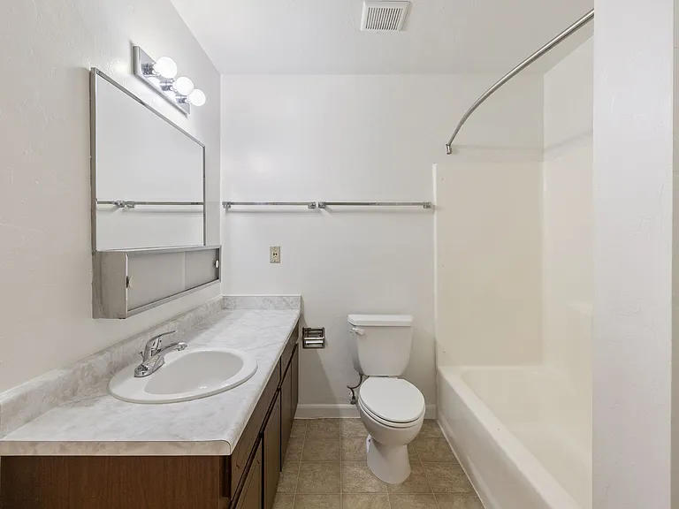 1299 N Tapadero Dr #C — Photo 10