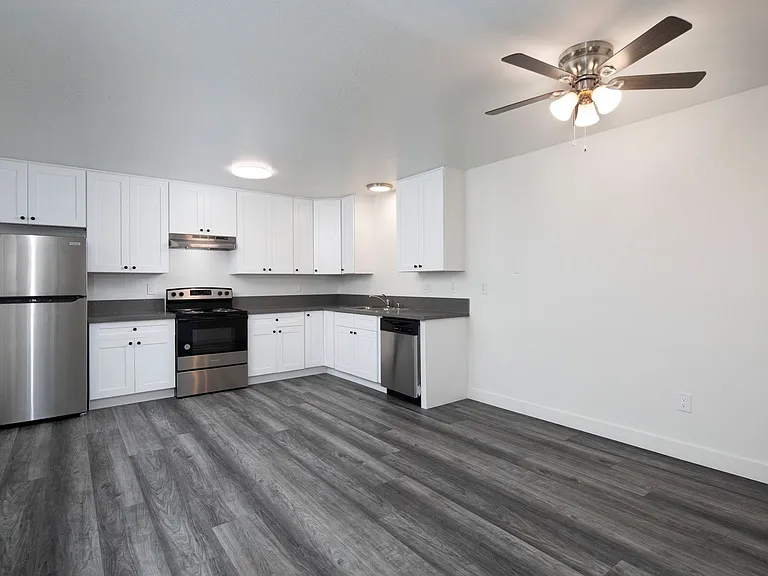 Highland View Apartments — Photo 23