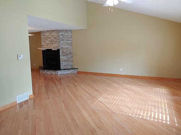 2nd image of 128 N Oak Ave