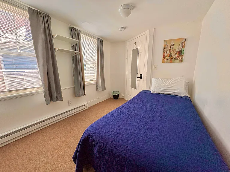 285 Roxbury St — Photo 15