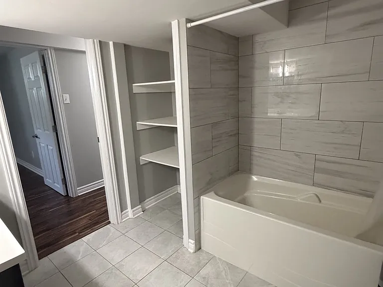 1199 Old Montreal Rd #B — Photo 16