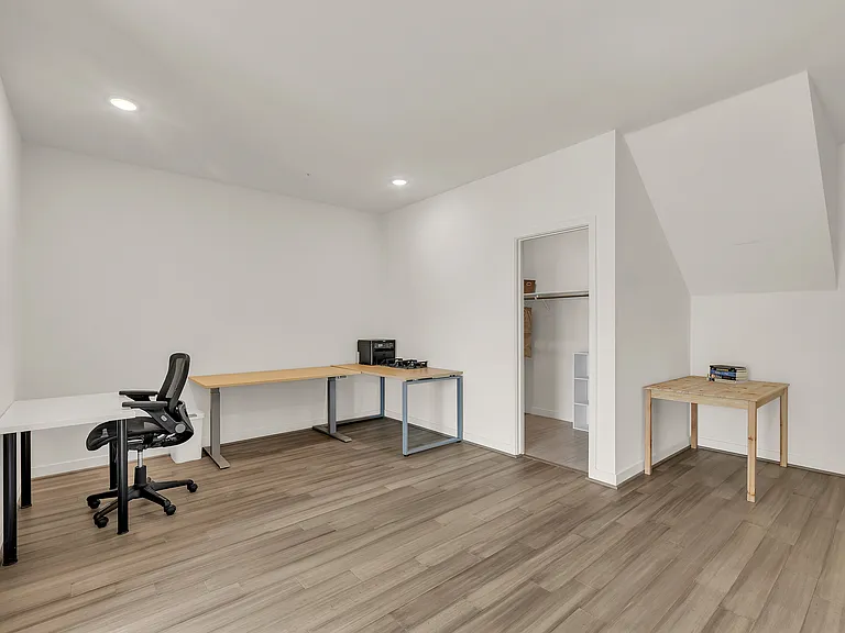 2272 W Harmont Dr — Photo 21