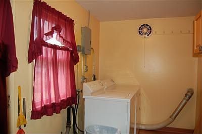 3rd image of 15409 Montrose Ave