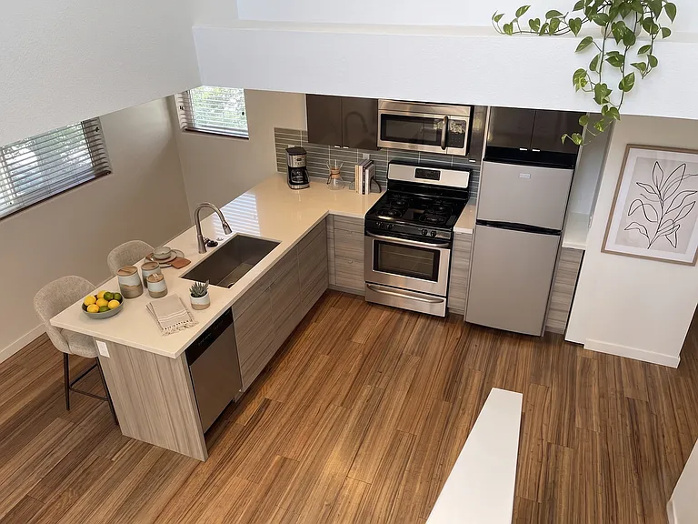 6408 Phinney - Located at the top of Phinney Ridge — Photo 6