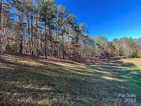 3rd image of 110 Rivercliff Dr E Lot 32