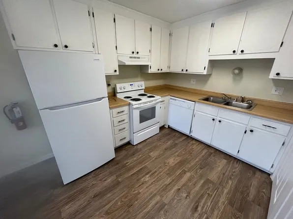 925 Glenn St APT 9, West Columbia, SC 29169