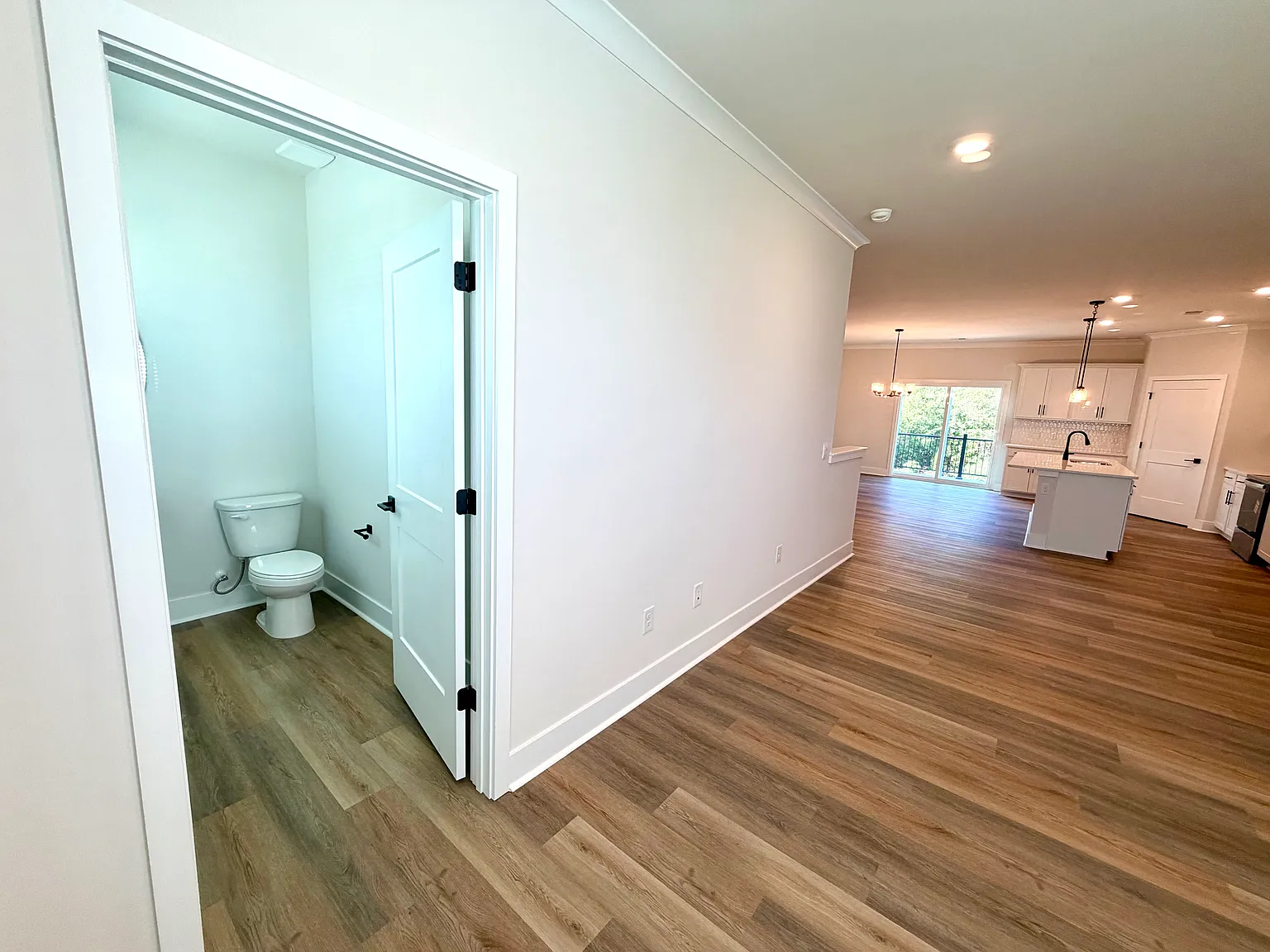 4 bed, 3.5 bath, 2010 sqft, $2,550 — Photo 4