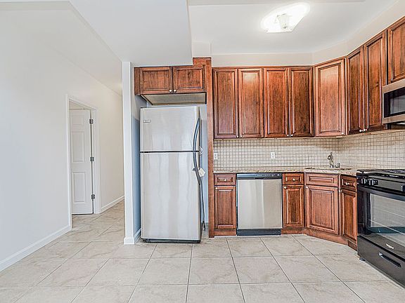 5th image of 8403 19th Ave #3A