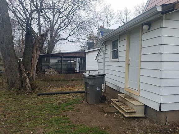 2nd image of 1150 N Tremont St