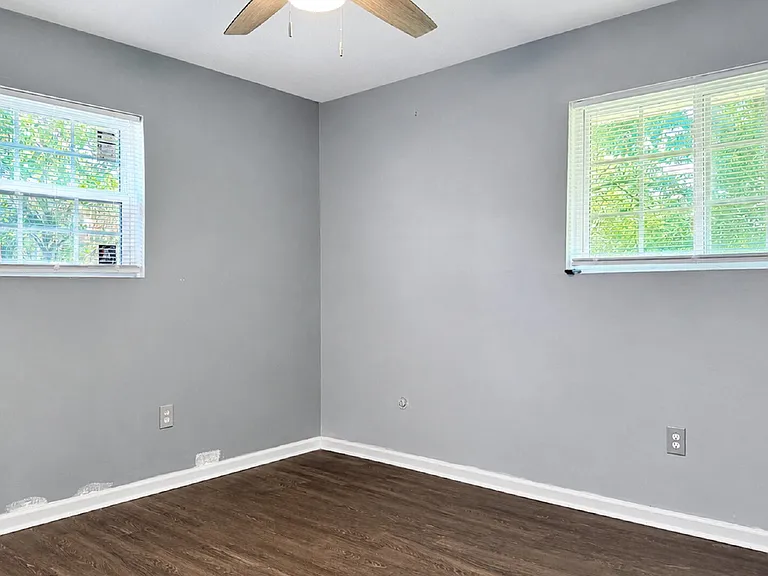 1621 Cloverdale Dr — Photo 14