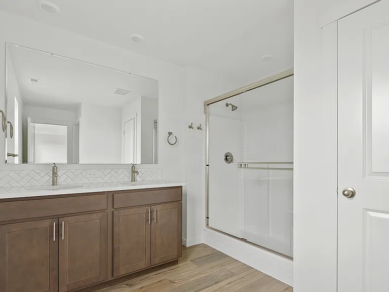 477 W Norwich St — Photo 20