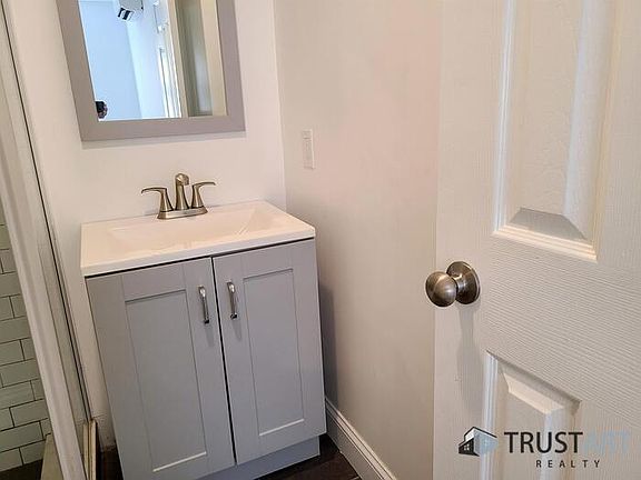 4th image of 4732 Longshore Ave Floor 1