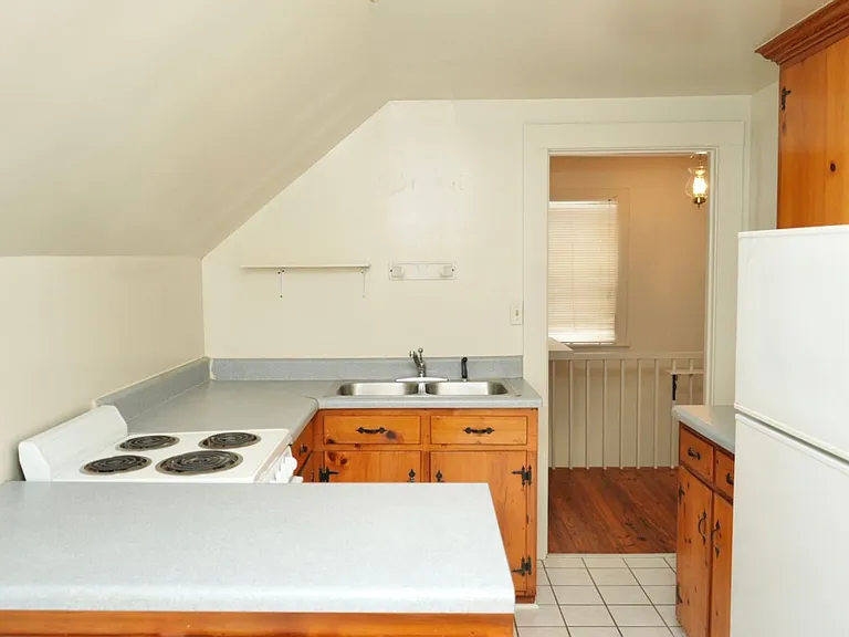109 Piedmont Ave N — Photo 15