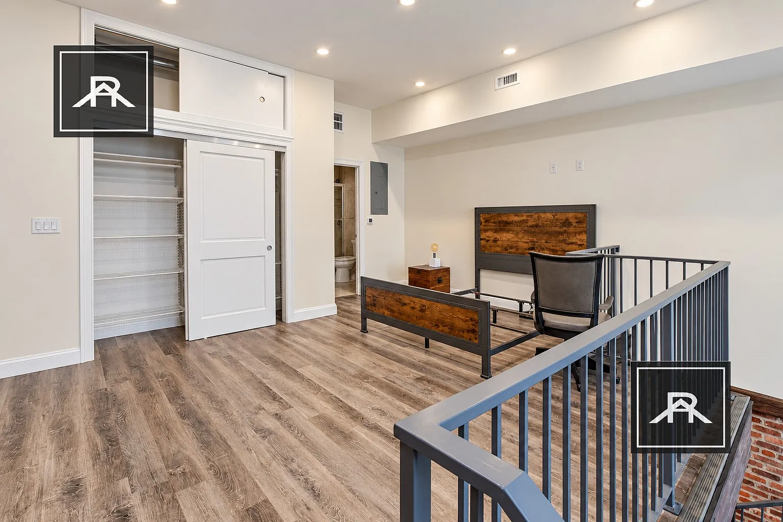 1028 Commonwealth Ave — Photo 4