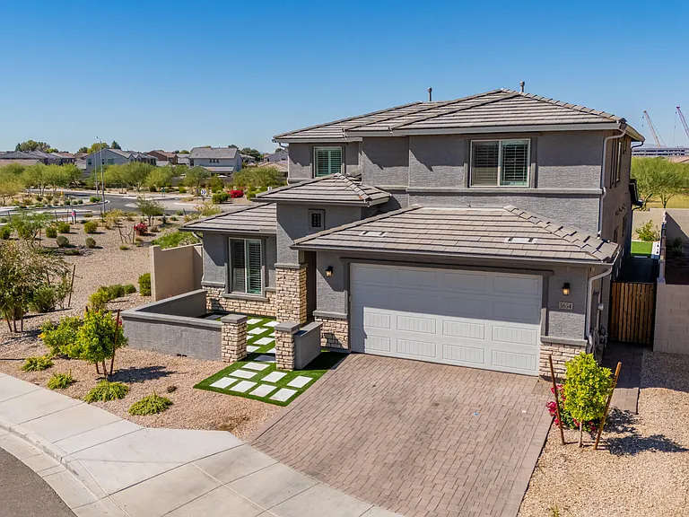 5654 N 88th Ln — Photo 58