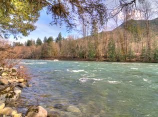 541 Sky Ln, Skykomish, WA 98288