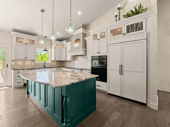 47109 Dorothy Pl, Harrisburg, SD 57032