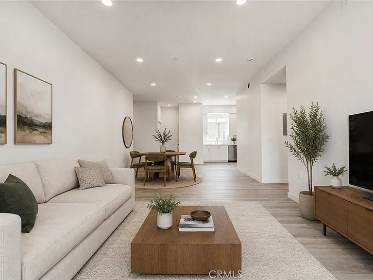 14810 Delano St #204 — Photo 2