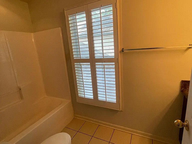 1136 E Lee Rd — Photo 14