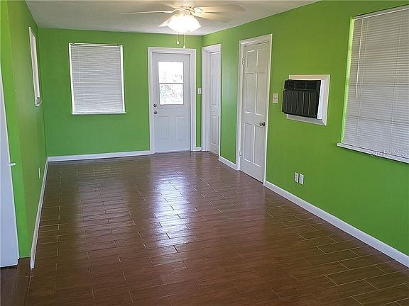 5th image of 4418 Elaine Pl