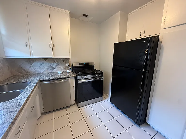 1222 McClellan Dr #8 — Photo 6