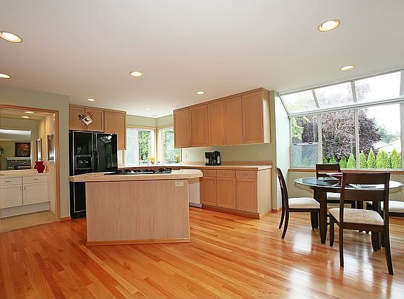 Open kitchen with center island.