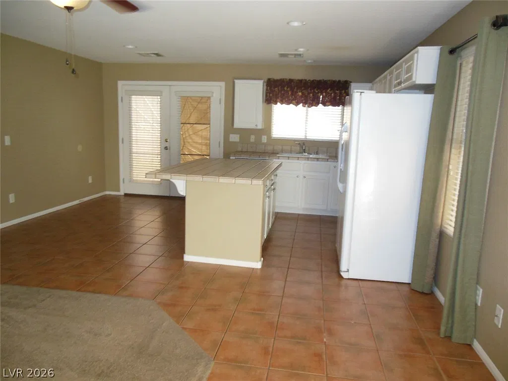 2 bed, 2.0 bath, 968 sqft, $1,550 — Photo 2