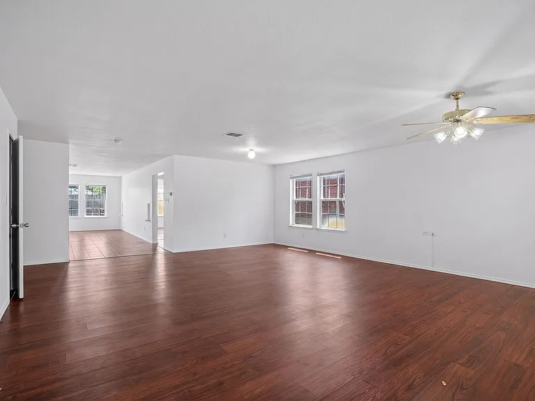 1665 Princess Ln — Photo 23